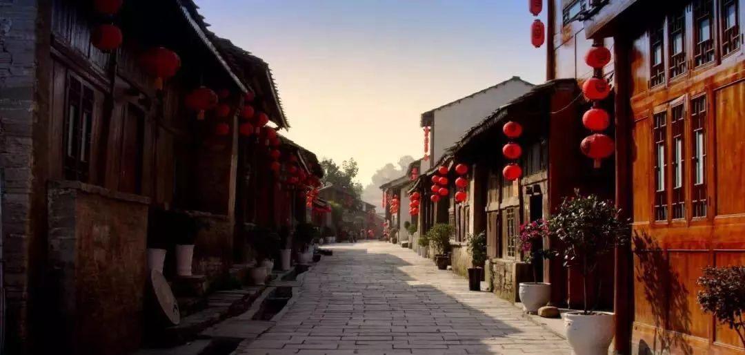 陕西宝鸡,降雪致部分道路通行受阻,多部门保畅